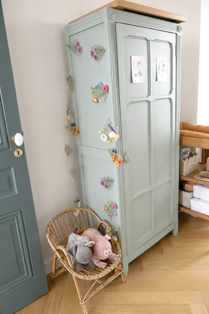armoire vintage
